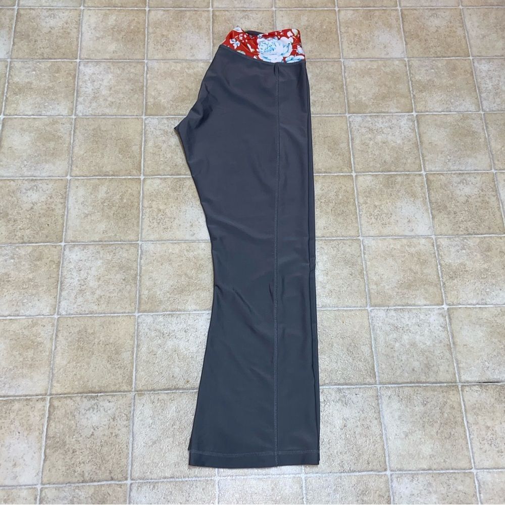 American Sweetheart Gray Leggings with Floral Waistband Size M